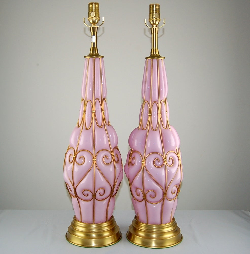 Mid-Century Modern Pair of Vintage Brass Encapsulated Murano Glass Lamps in Pink by Marbro For Sale