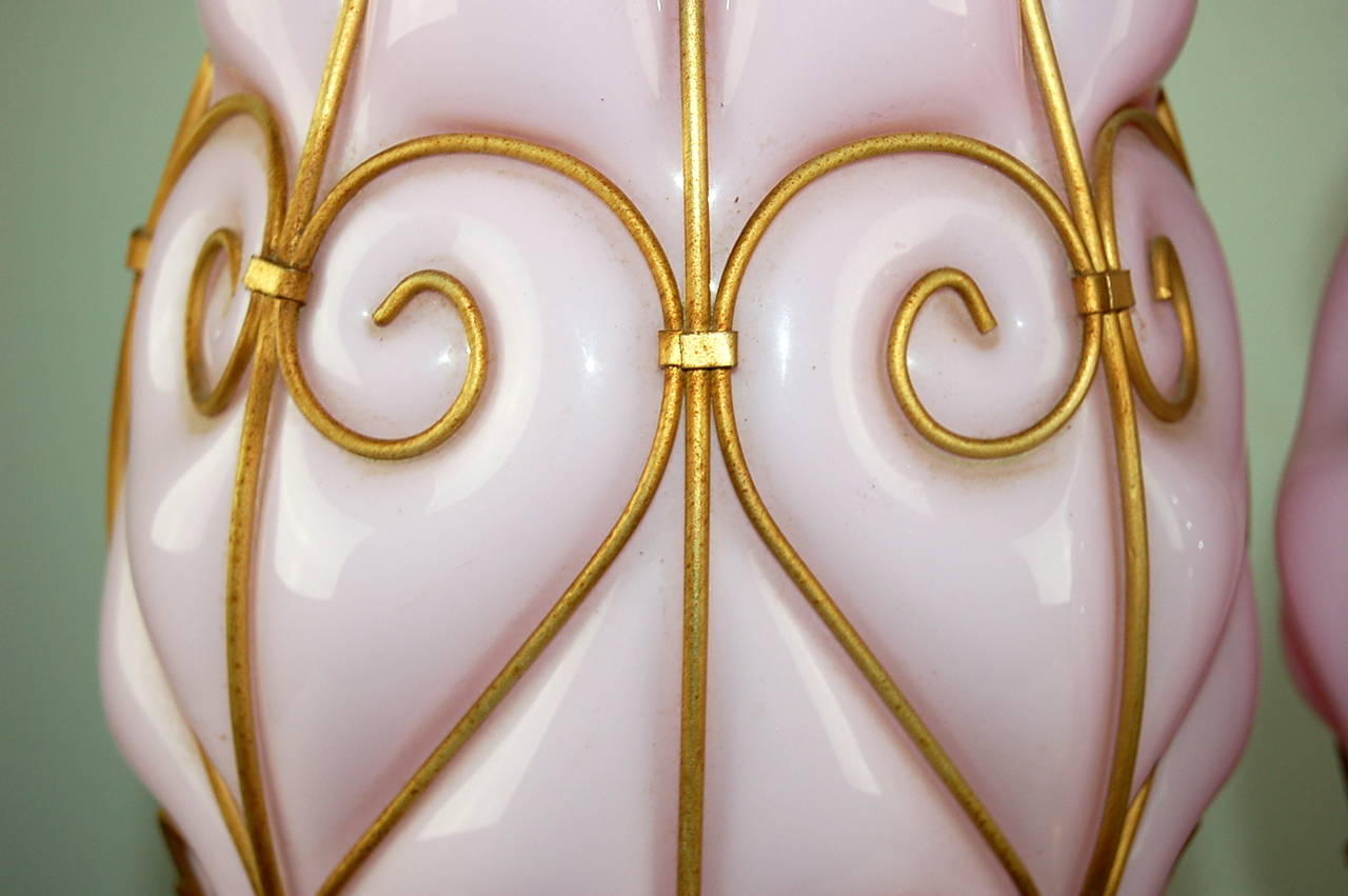 Lucite Pair of Vintage Brass Encapsulated Murano Glass Lamps in Pink by Marbro For Sale