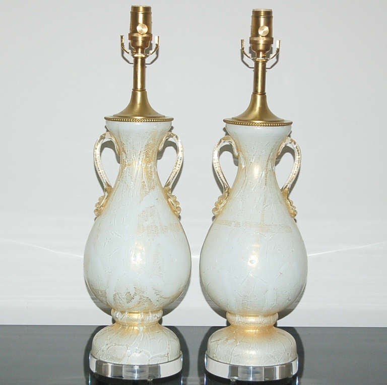Hollywood Regency Pair of Vintage Vanilla Murano Lamps with Gold For Sale