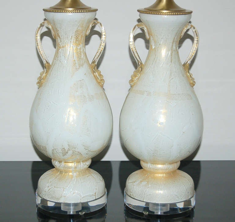 Italian Pair of Vintage Vanilla Murano Lamps with Gold For Sale
