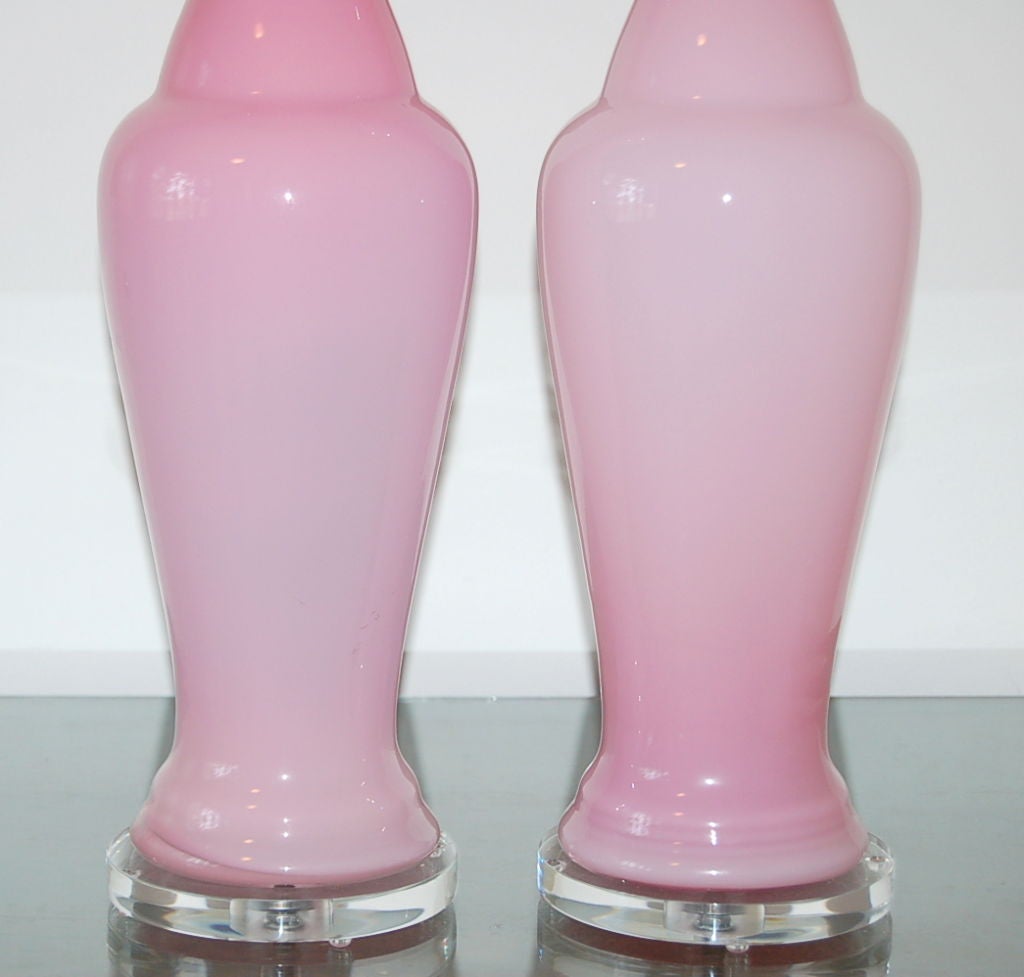 Matched Pair of Vintage Opaline Murano Lamps in Pale Pink In Excellent Condition For Sale In Little Rock, AR