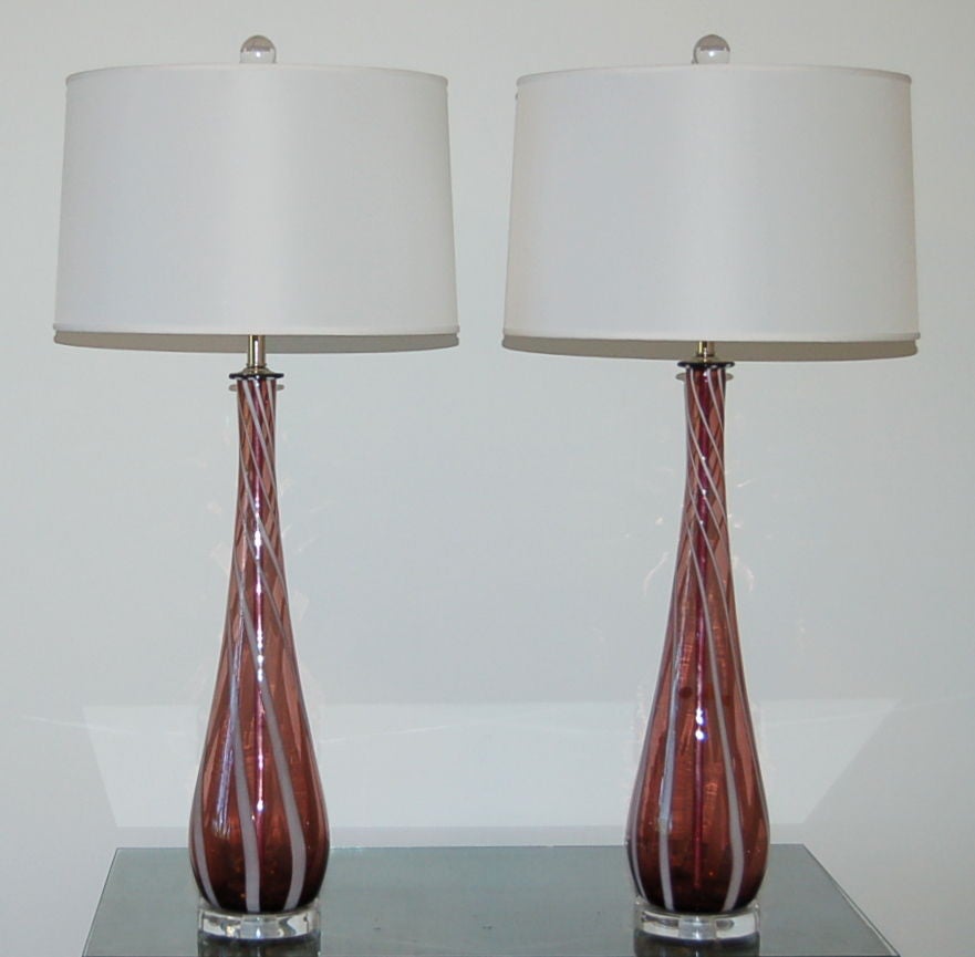 Mid-Century Modern Pair of Vintage Murano Lamps in Deep Amethyst Stripes For Sale