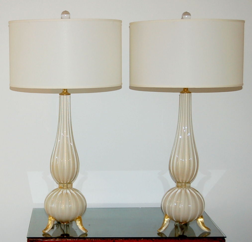 White Murano Three-Footed Lamps with Gold Dust For Sale 3