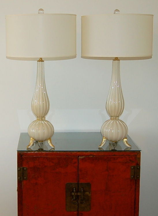 White Murano Three-Footed Lamps with Gold Dust For Sale 1