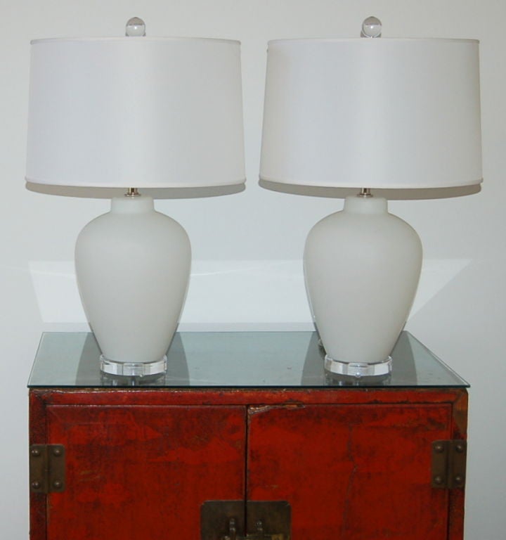 Vintage Murano Lamps in Satin White Finish on Lucite For Sale 2