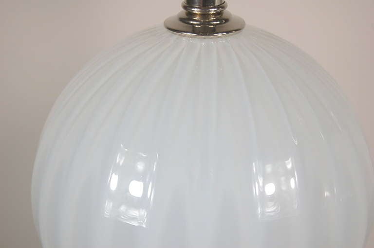 White Opaline Three-Ball Glass Lamps by Joe Cariati For Sale 1