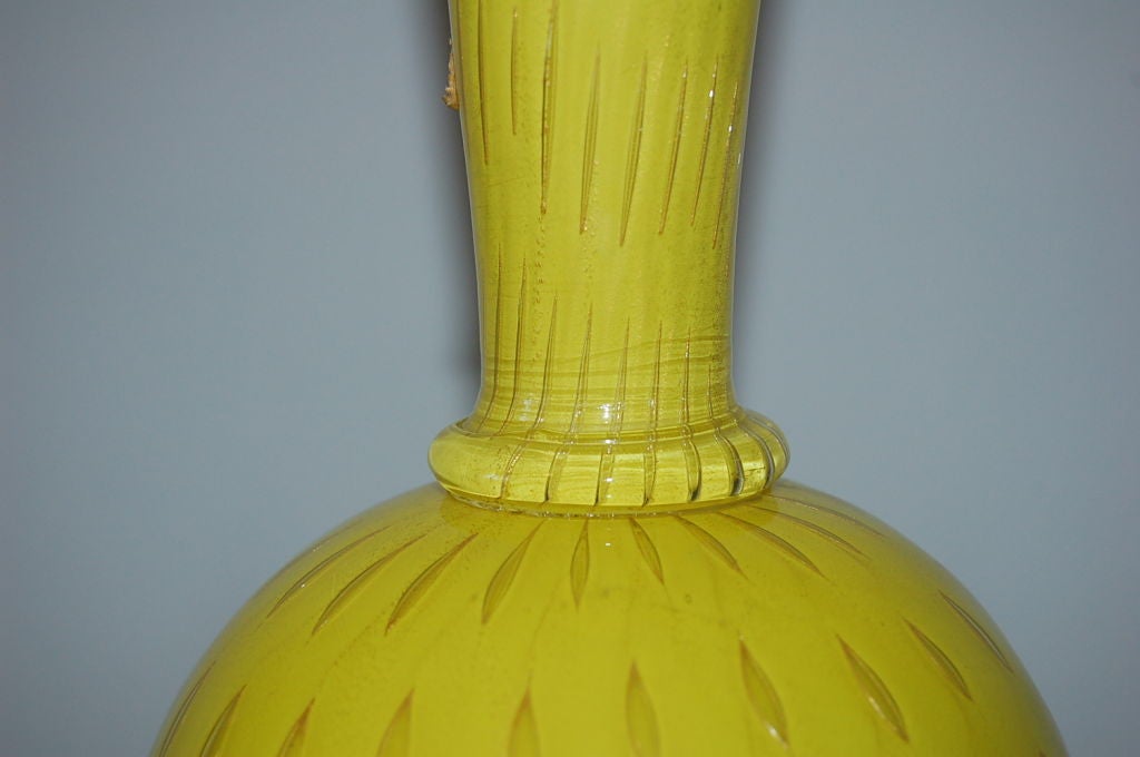 Murano Glass Lamp in Canary Yellow with Gold In Excellent Condition For Sale In Little Rock, AR