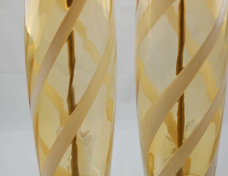 Pair of Vintage Murano Glass Lamps in Lemon Honey with Ribbon Swirl In Excellent Condition For Sale In Little Rock, AR