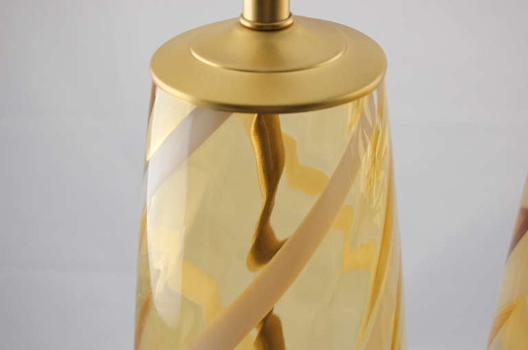 Mid-20th Century Pair of Vintage Murano Glass Lamps in Lemon Honey with Ribbon Swirl For Sale