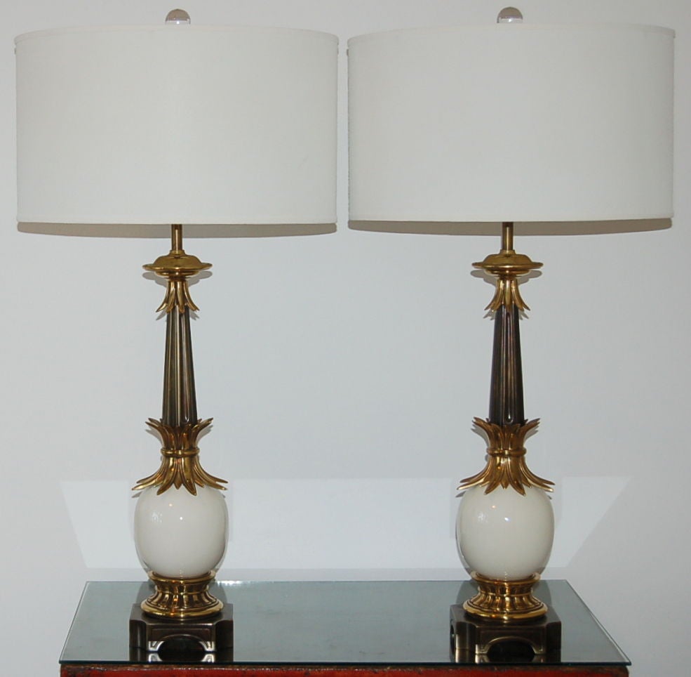 Mid-Century Modern Pair of Stiffel Ostrich Egg Lamps from the 1950s For Sale