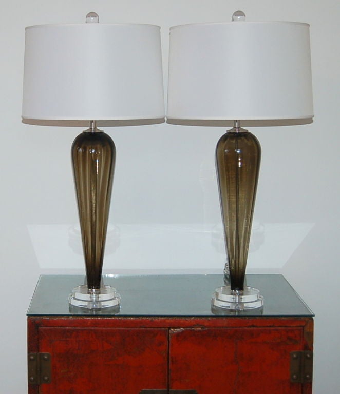 Matched Pair of Vintage Murano Teardrop Lamps in Smokey Brown In Excellent Condition For Sale In Little Rock, AR