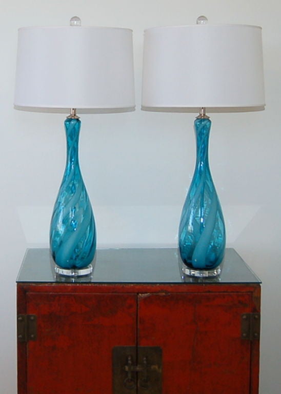 20th Century Peacock Blue Vintage Italian Lamps with White Ribbon Swirls For Sale