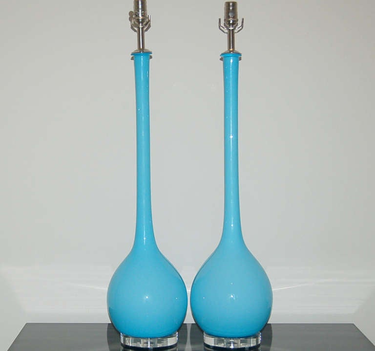Mid-Century Modern Pair of Vintage Murano Long Neck Lamps in TBird Blue by Seguso For Sale