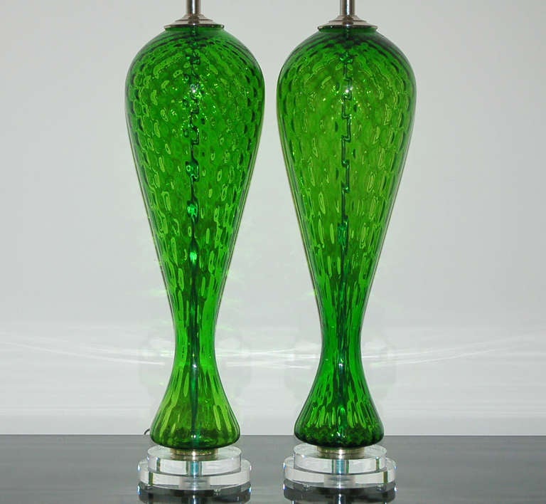 Late 20th Century Pair of Vintage Italian Murano Windowpane Glass Lamps in Emerald For Sale