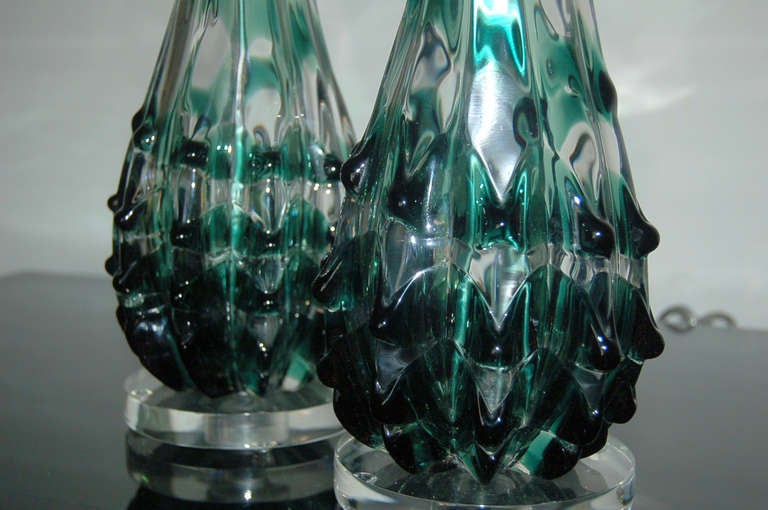 Pair of Vintage Murano Lamps with Emerald Ribbons In Excellent Condition For Sale In Little Rock, AR