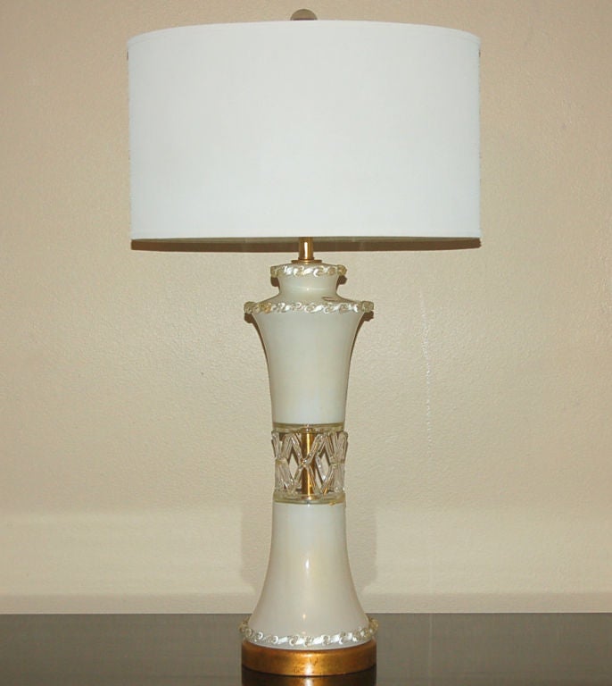 Mid-Century Modern Rare Vintage Murano Wedding Cake Lamp in Vanilla White For Sale