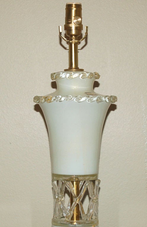 Rare Vintage Murano Wedding Cake Lamp in Vanilla White In Excellent Condition For Sale In Little Rock, AR