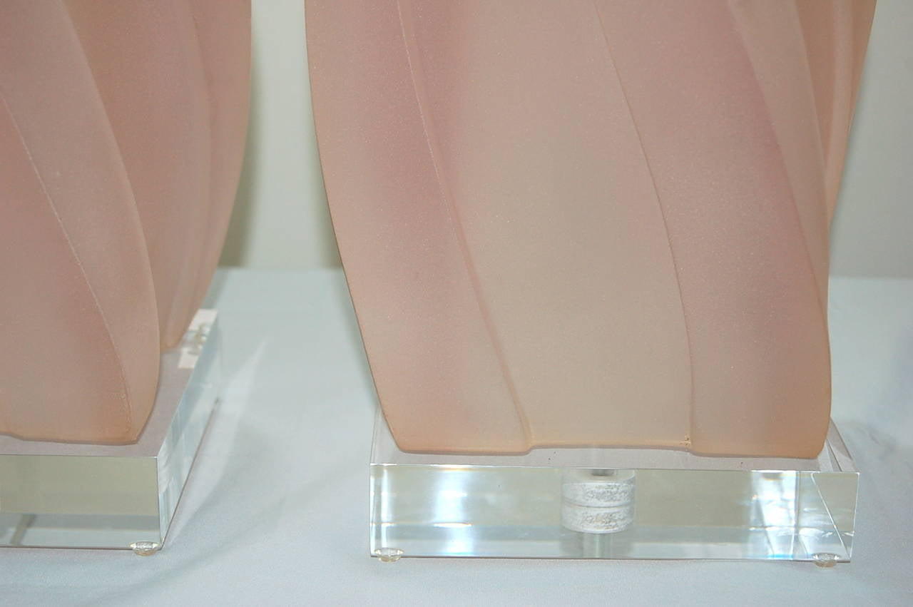 Pair of Vintage Acrylic Lamps by Paolo Gucci For Sale 3