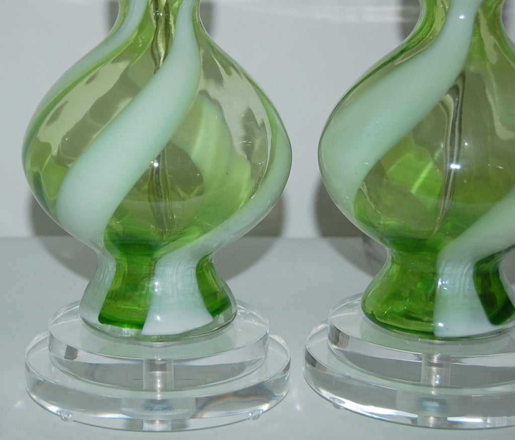 Murano Glass Pair of Vintage Italian Lamps in Apple Green with White Ribbon