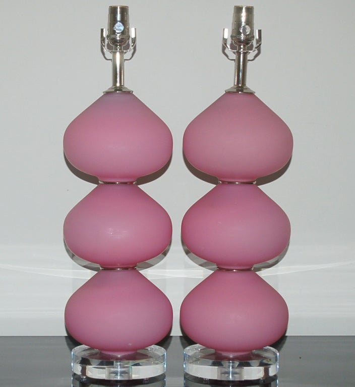 Mid-Century Modern Pair of Vintage Murano Lamps in Pink Satin Glass on Lucite For Sale