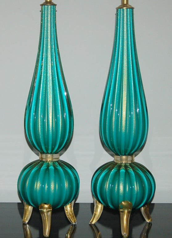 Italian Elegant Pair of Three Footed Murano Lamps in Aqua and Gold For Sale