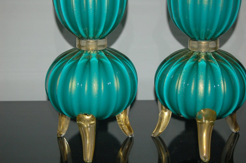 Elegant Pair of Three Footed Murano Lamps in Aqua and Gold In Excellent Condition For Sale In Little Rock, AR