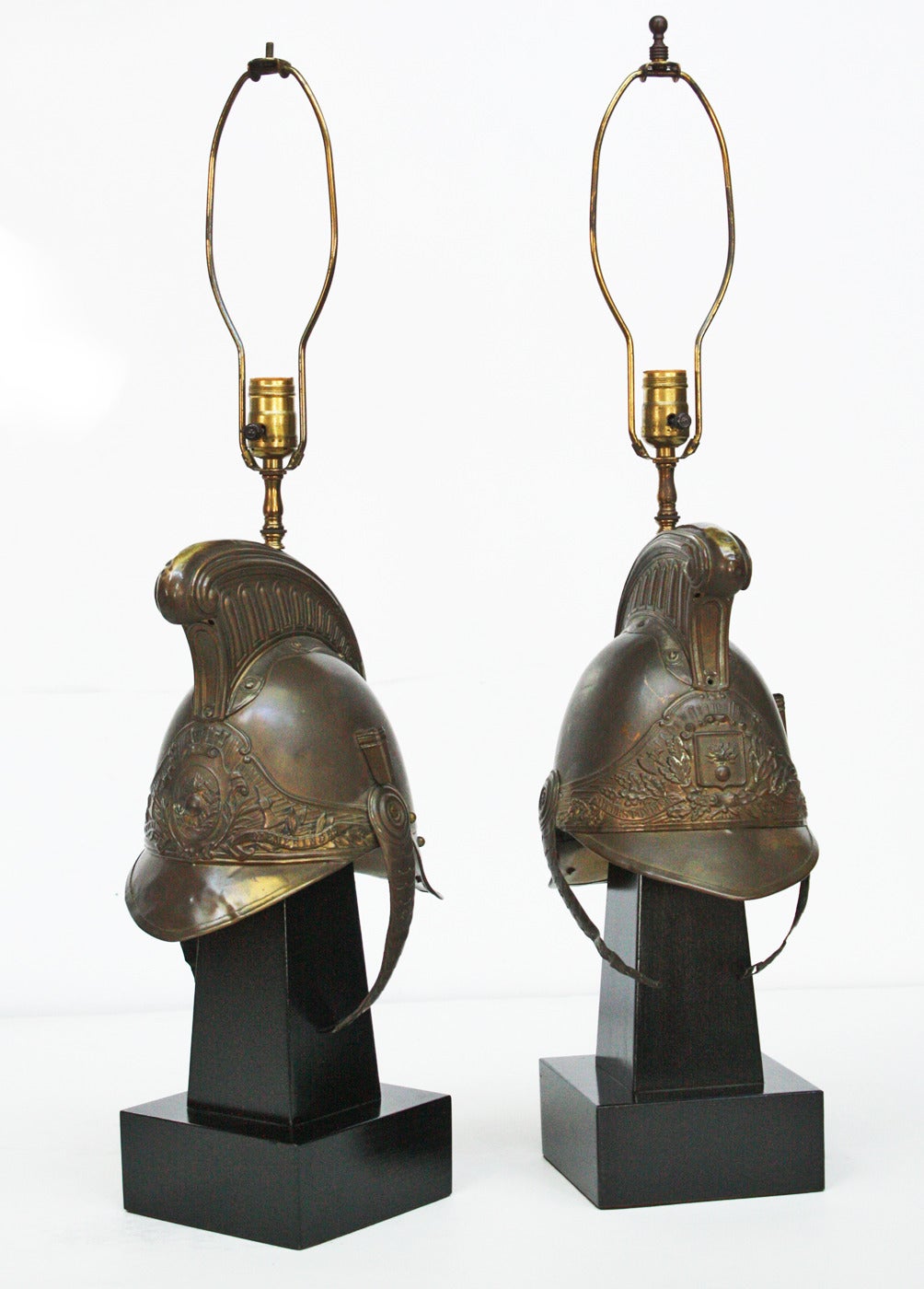pair of lamps, two brass helmets, French firefighter / fireman, mounted as custom lamps on black block form bases, sans shades

Black form bases are: 6.5