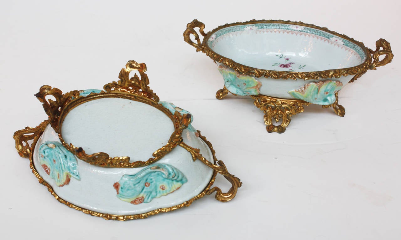 Porcelain Pair of Oval Chinese Export Dishes