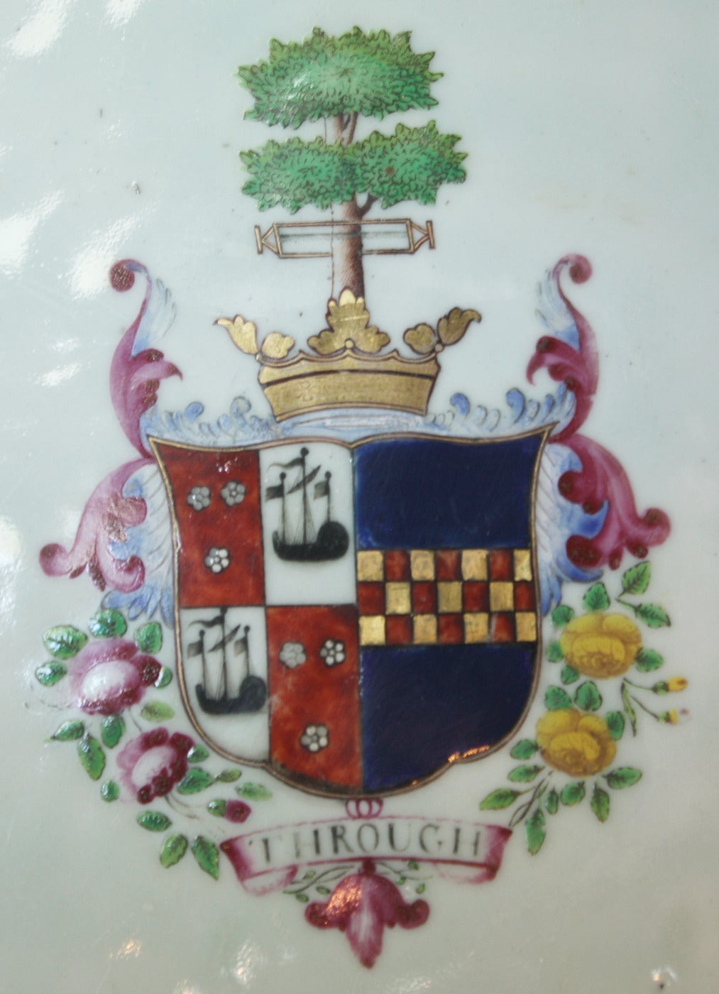 Large Oval Chinese Export Platter with Heraldic Shield of the Hamilton Clan