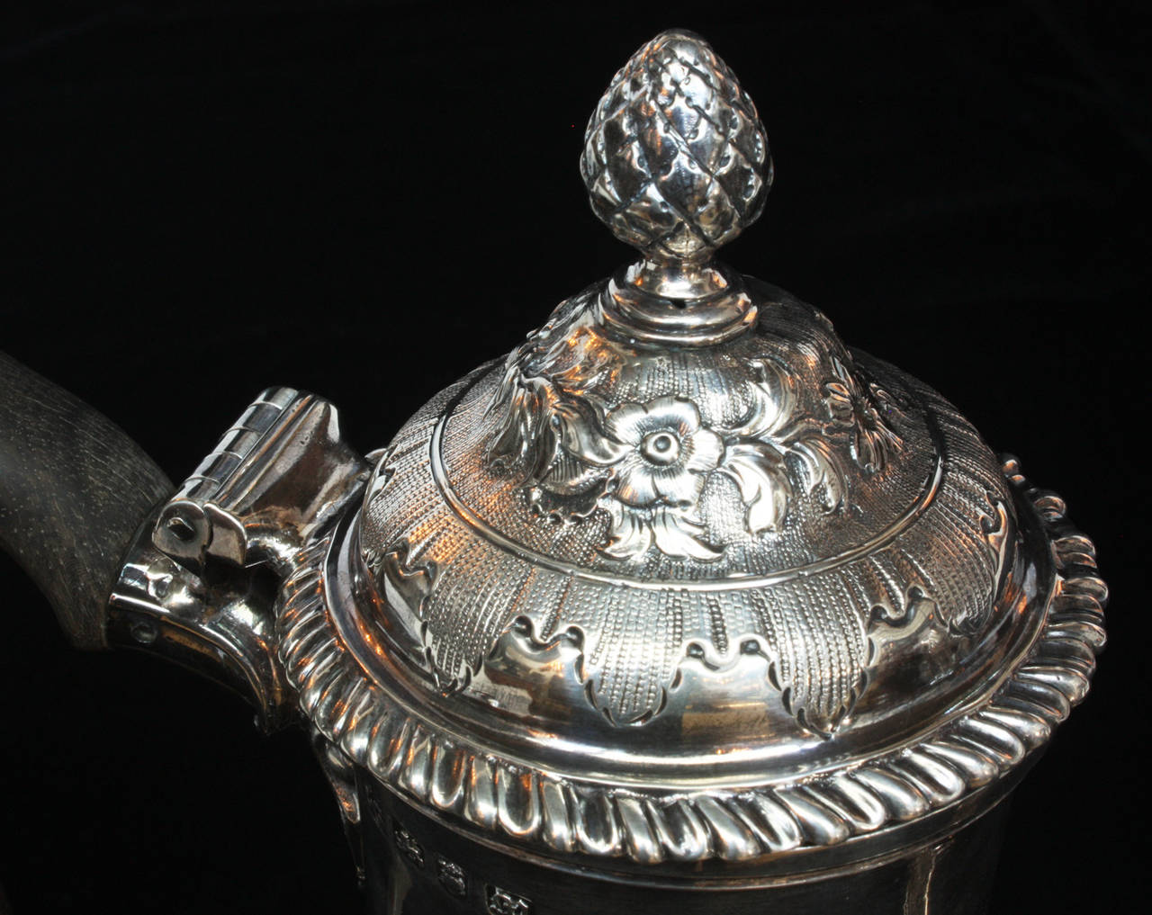 Georgian Sterling Silver Coffee Pot by Benjamin Gignac In Good Condition In Dallas, TX