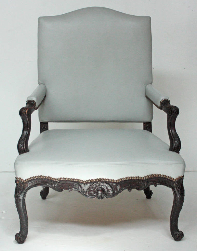 Carved Large Pair of Early 18th Century Regence Armchairs