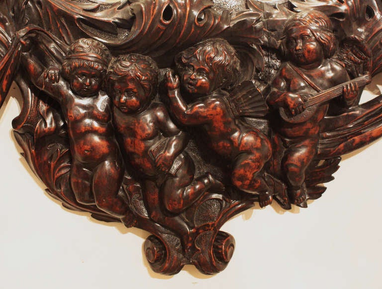 Large Oval Mirror with Carved Putti In Good Condition In Dallas, TX