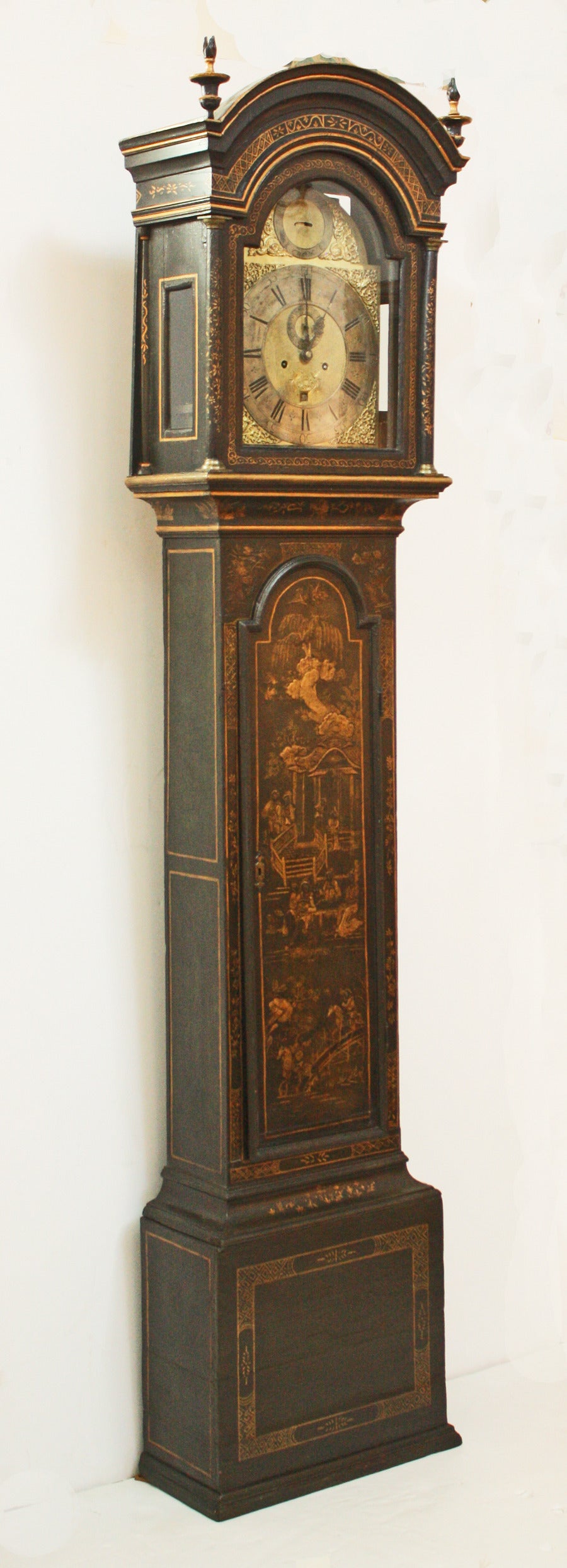 A George II Black and Gilt-Japanned Longcase Clock by Joseph Davis In Good Condition In Dallas, TX