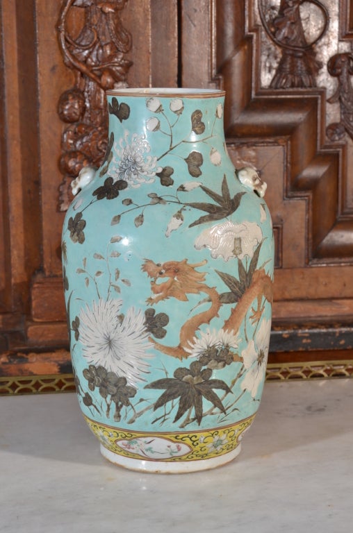 Chinese Vase with Dancing Dragon 1
