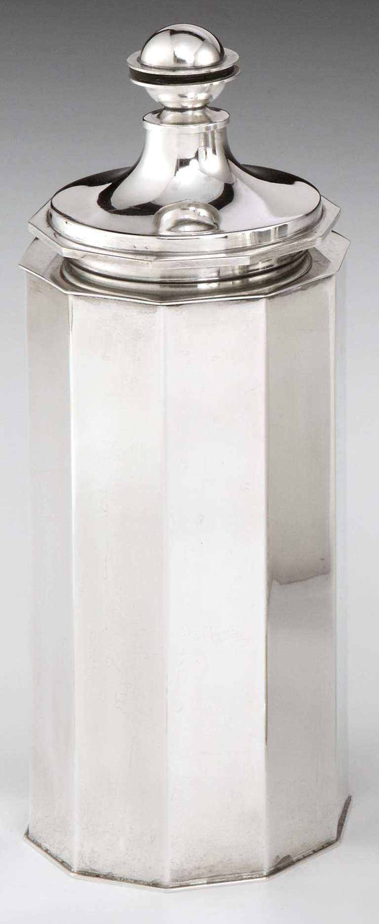 A very stylish, Art Deco Modernist form silver-plated cocktail shaker by the Carl M. Cohr Silver Company, Denmark. The shaker has a faceted body and bayonet-style fitting cap with integral strainer, and cork-stopper finial with black Bakelite