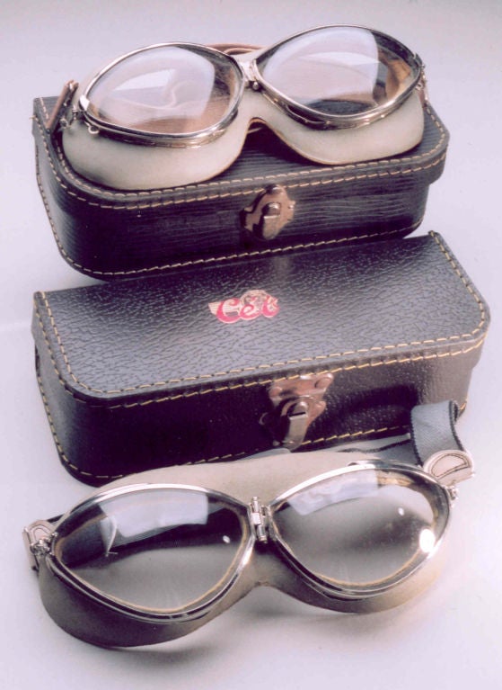 A pair of Lunette d’Aviation Type 4000 aviator's goggles, in their original box, along with instructions and spare strap. (Two pairs available). <br />
<br />
Note: these items are considered to be 'as-new' old stock.