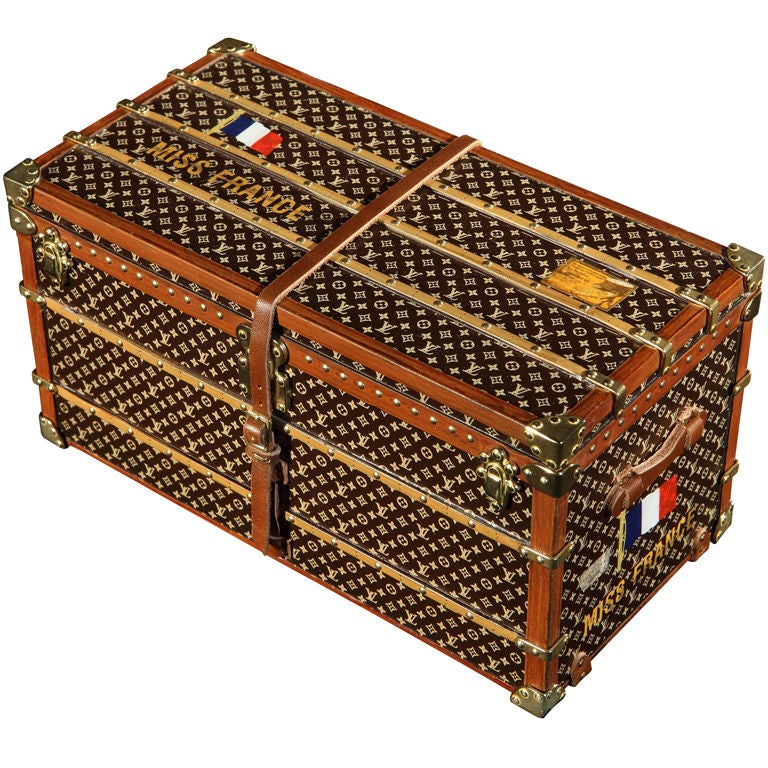 sfære slim Mastery Miss France' trunk paperweight by Louis Vuitton. at 1stDibs