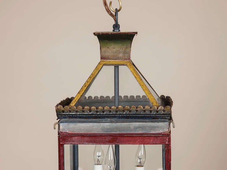 Pair of Painted Tole Lanterns In Good Condition In London, GB