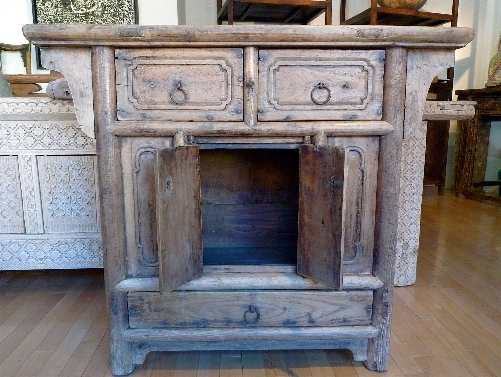 An 18th Century cabinet from Northern China. For Sale 1