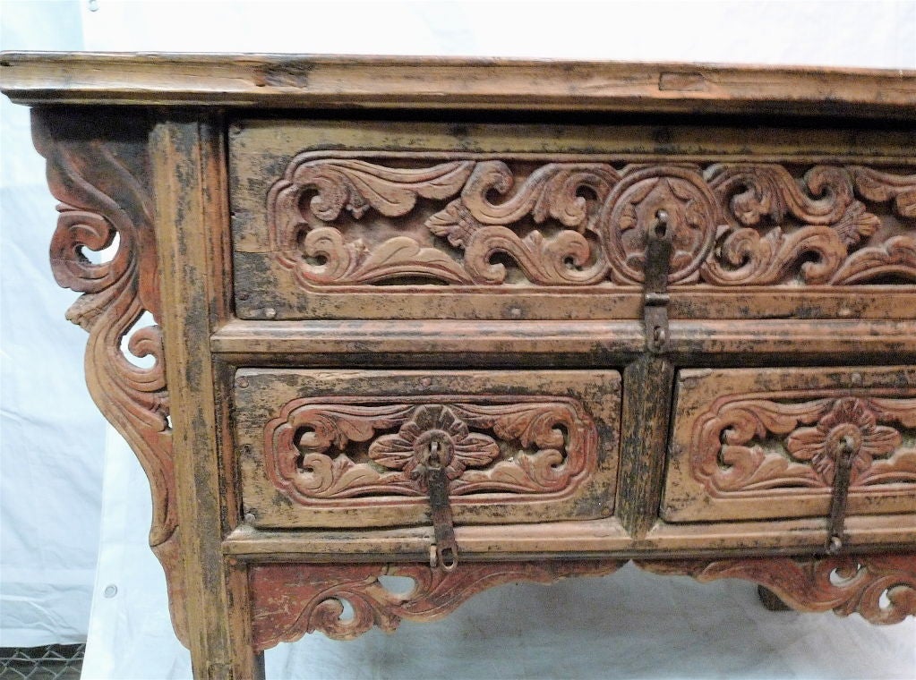 Chinese 18th Century Coffer table in excellent condition. For Sale