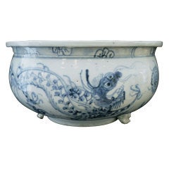 Porcelain Bulb Bowl With Tripod Feet