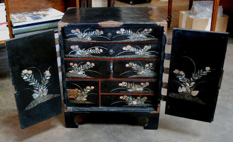 Chinese Inlaid Chest In Excellent Condition In San Marino, CA