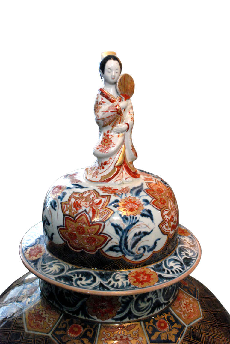 19th c. Japanese Imari Temple Jar with Cover In Good Condition In Pasadena, CA