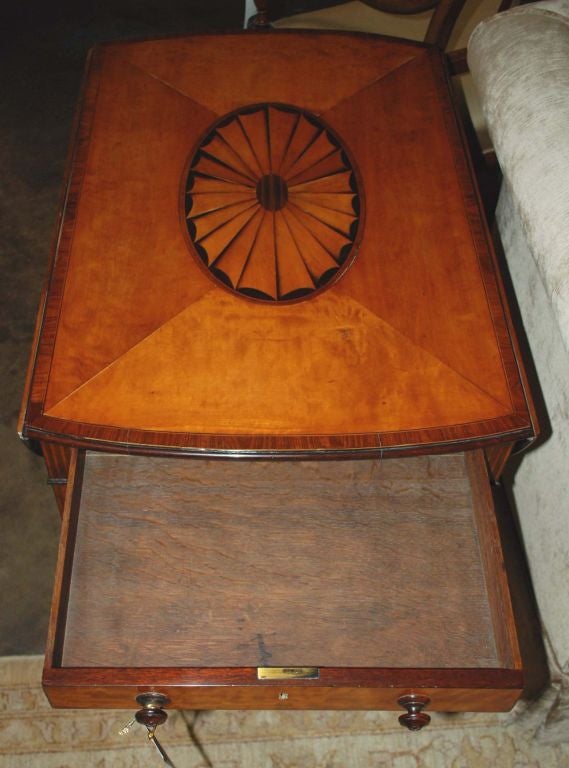18th Century George III Mahogany Pembroke Table with Inlaid Fan  In Good Condition In Pasadena, CA