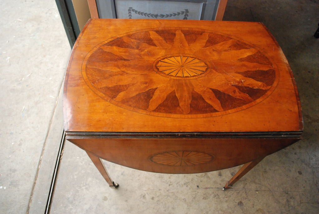 19th c. English  Mahogany George III Pembroke Table w/Inlaid Fan & Sunburst w/Dr In Good Condition In Pasadena, CA