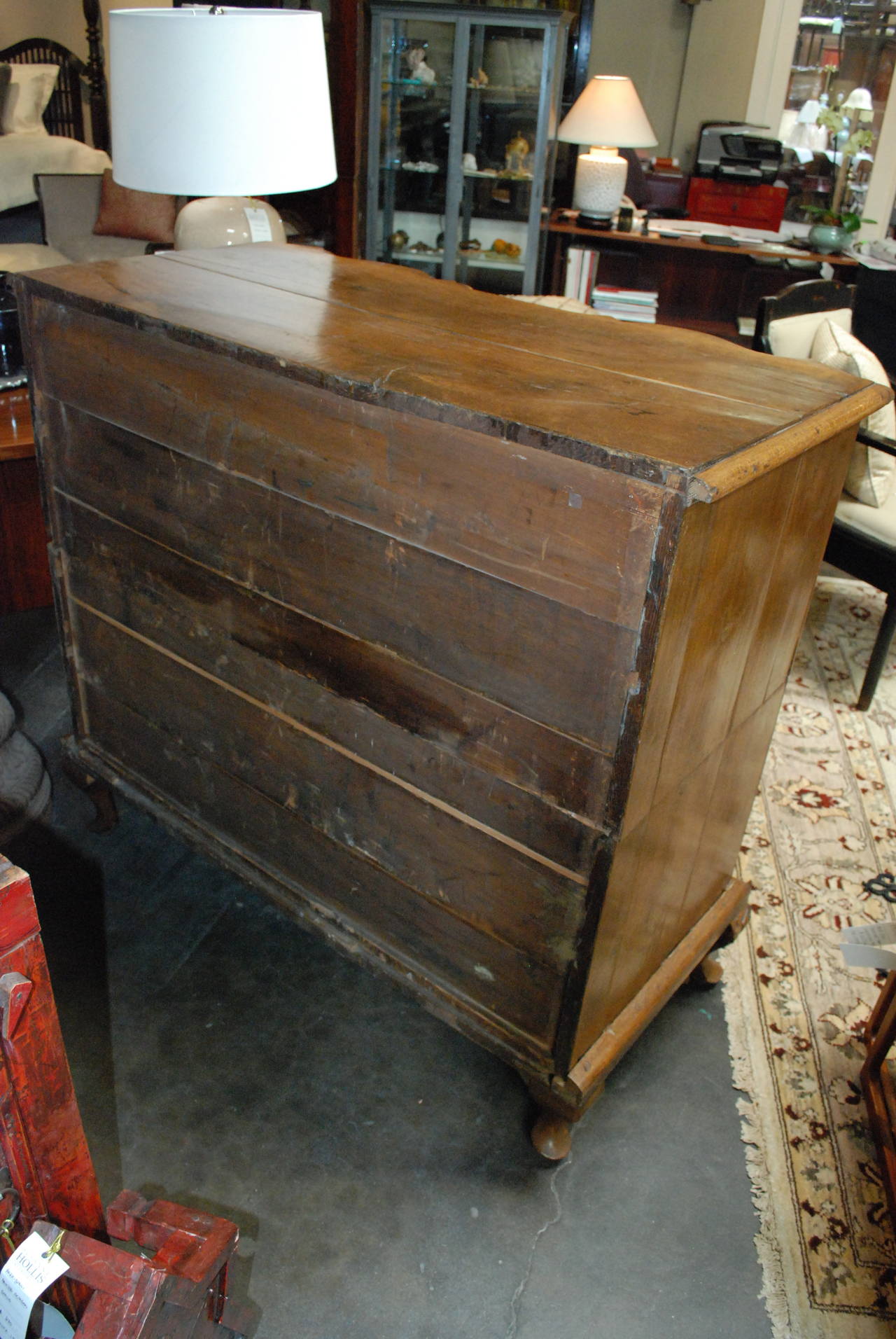 Serpentine Danish Oak Chest of Drawers In Good Condition In Pasadena, CA