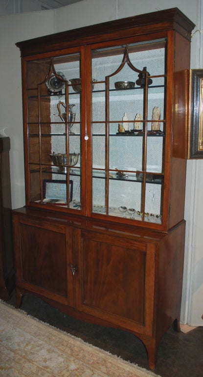 18th c. English Mahogany George III Display Cabinet with 2 Glass & 2 Solid Doors In Good Condition In Pasadena, CA