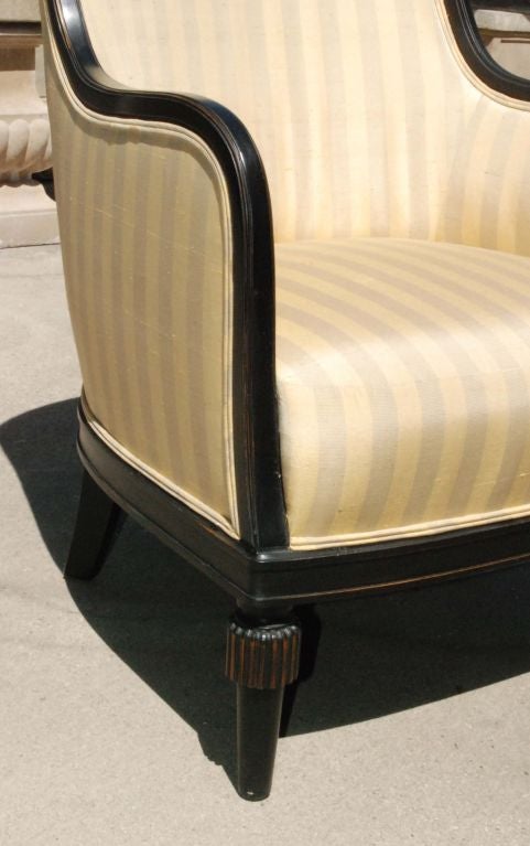 Victoria Chair In Good Condition For Sale In Pasadena, CA