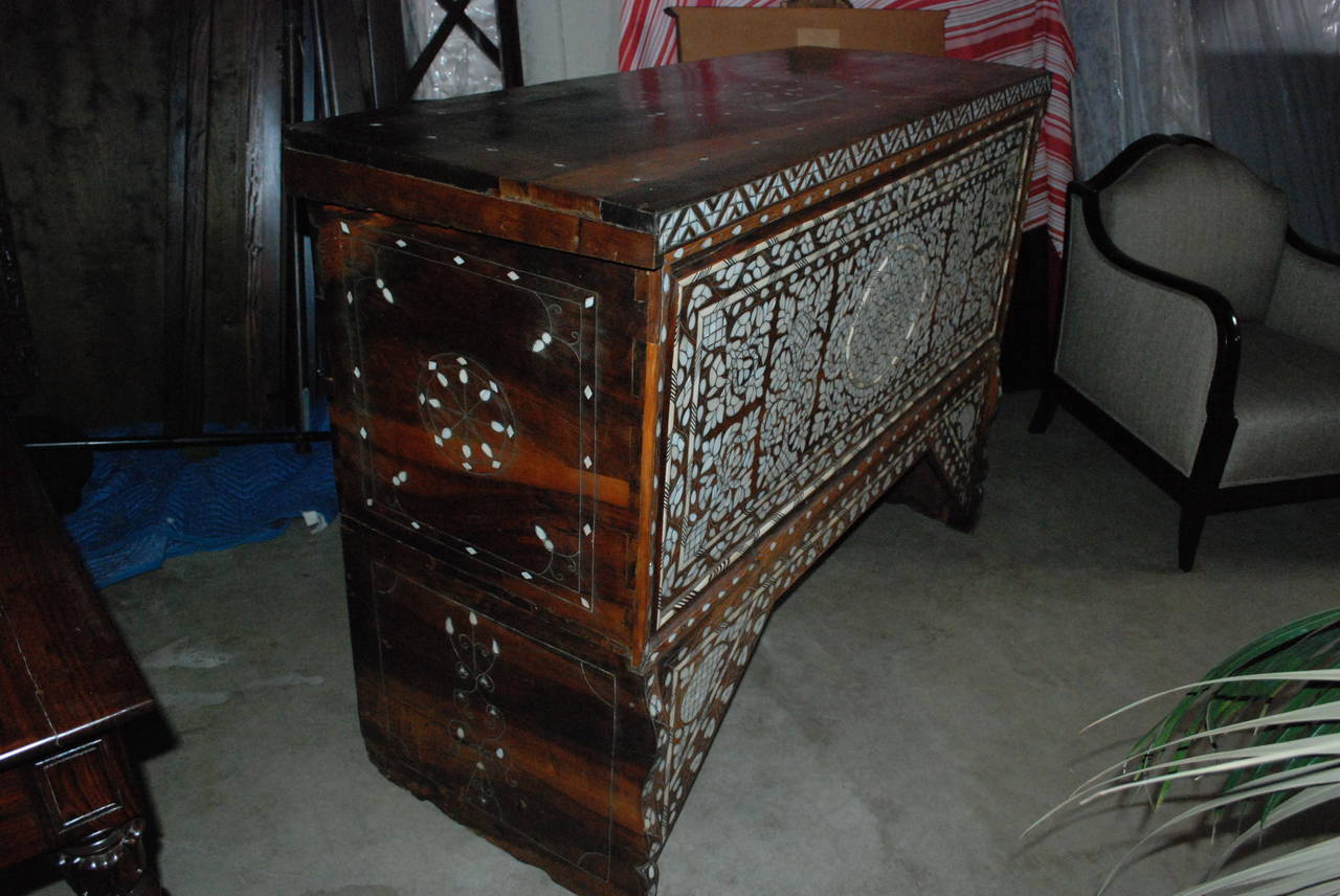 19th Century Syrian Mother-of-Pearl Inlaid Wedding Chest 3