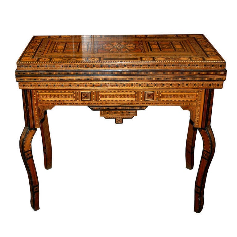 Table de jeu de Syrain du début du XXe siècle